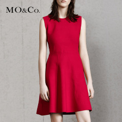 MO&Co.无袖立体提花圆领套头露背A型连衣裙MA1643DRS09moco