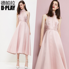 D－PLAY礼服系列粉色挂脖式连衣裙绑带收腰礼服裙镂空长裙伴娘服