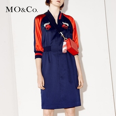 MO&Co.中袖罗纹立领收腰刺绣隐形拉链连衣裙MA171DRS125 moco